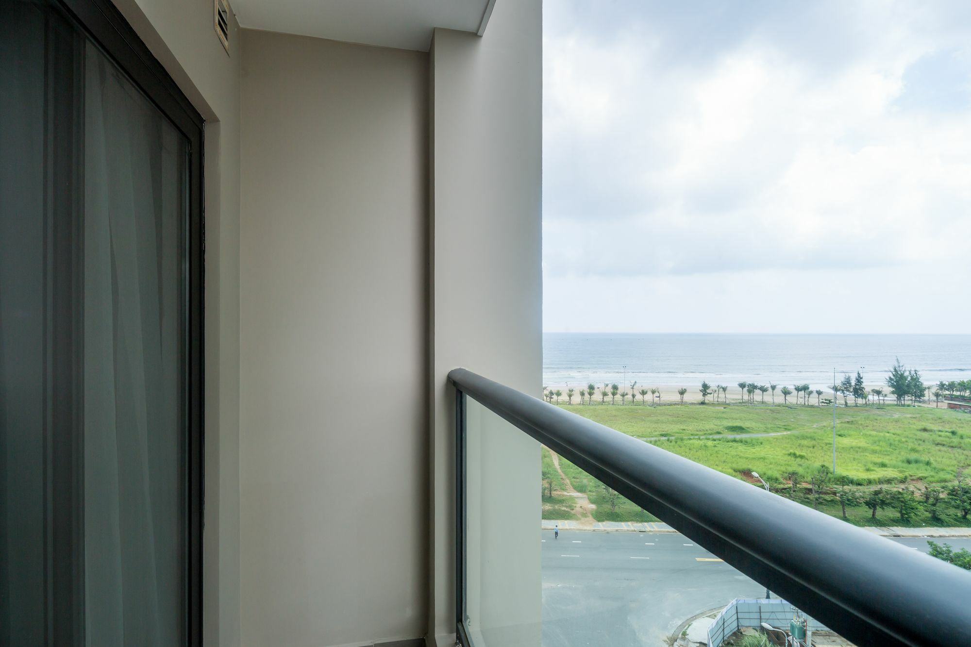 Beachfront Luxury Apartment - Rooftop Pool - Da Nang Exterior photo